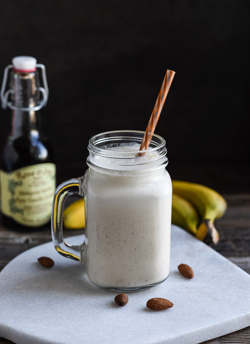 Vanilla, banana and almond smoothie in a jam jar