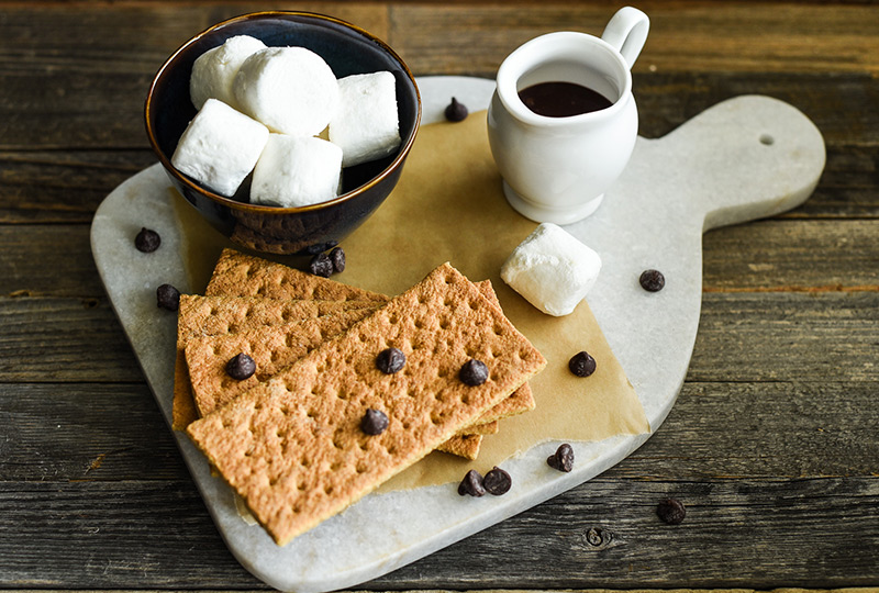 Ingredients for s'mores: graham crackers, marshmallows and chocolate
